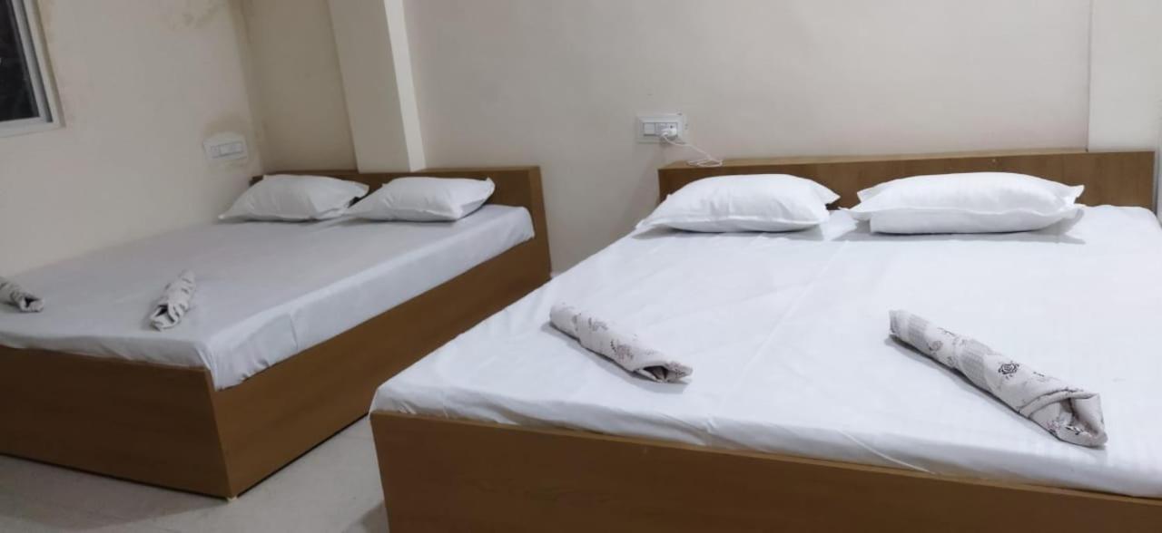 Shree Gajlaxmi Hotel Walking Distance From Mahakaleswar 乌贾因 外观 照片