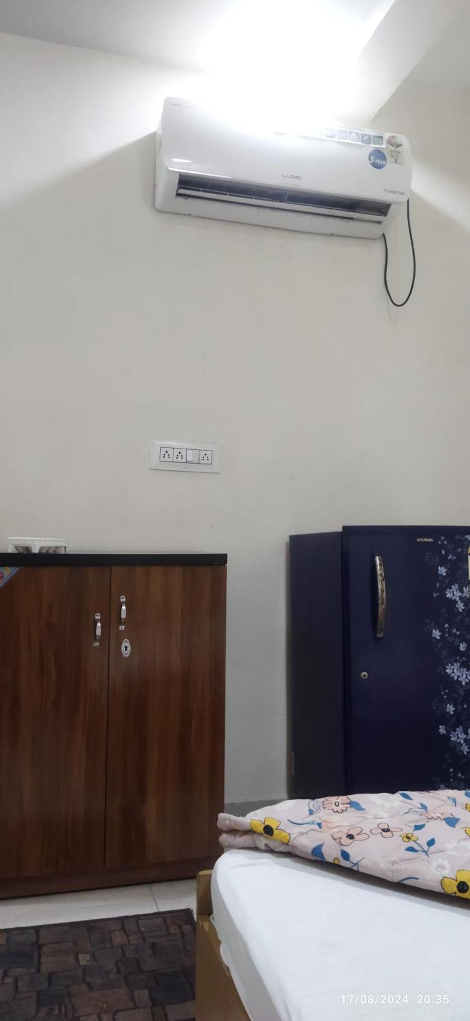 Shree Gajlaxmi Hotel Walking Distance From Mahakaleswar 乌贾因 外观 照片